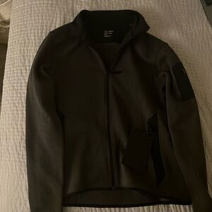 Arc’teryx womens new light jacket